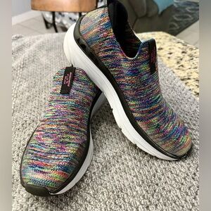 Skechers D’Lux Walkers Slip On Sneakers Sz 8.5
